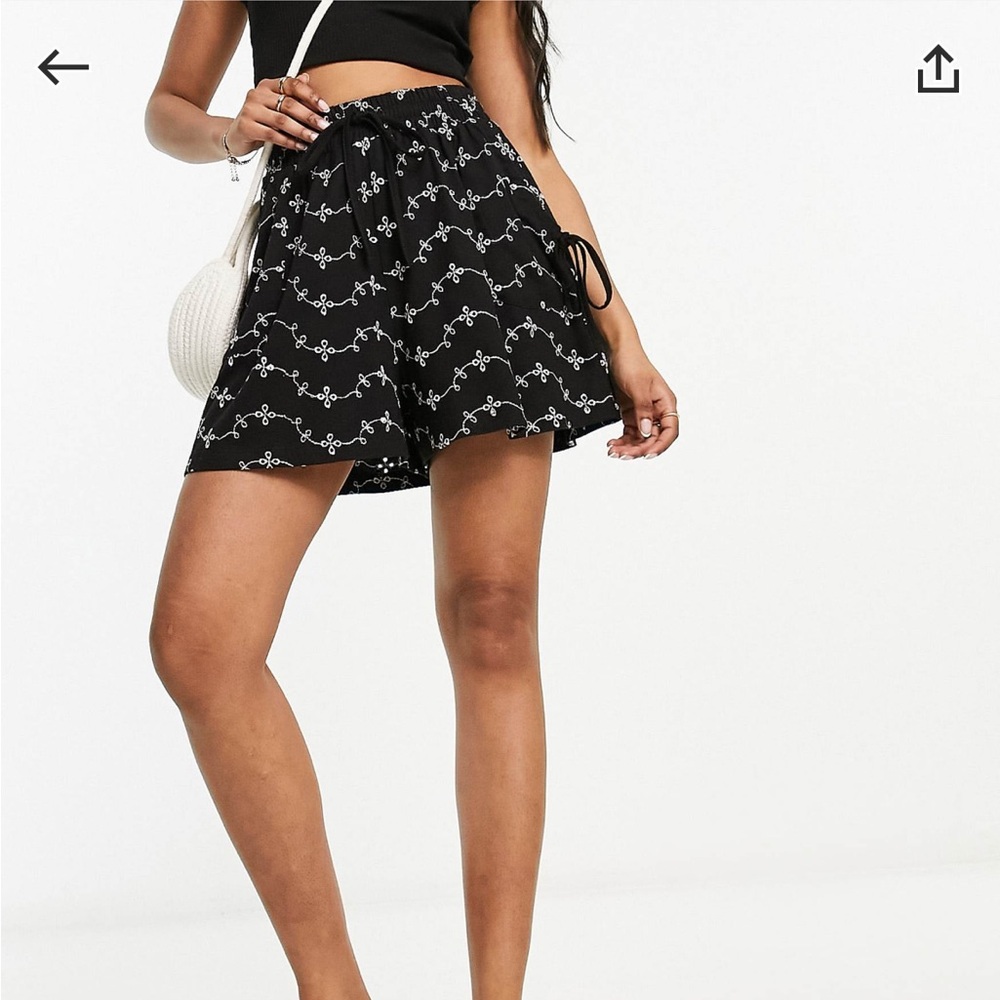 ASOS NWT BLACK & WHITE SHORTS